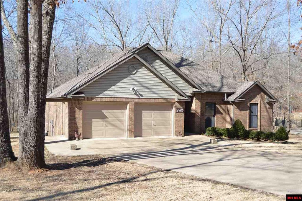 845 Pebblecreek Dr, Mountain Home, AR 3 Bed, 3 Bath SingleFamily