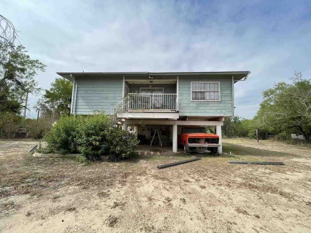 100 Abbeville Dr, Laredo, TX 78045