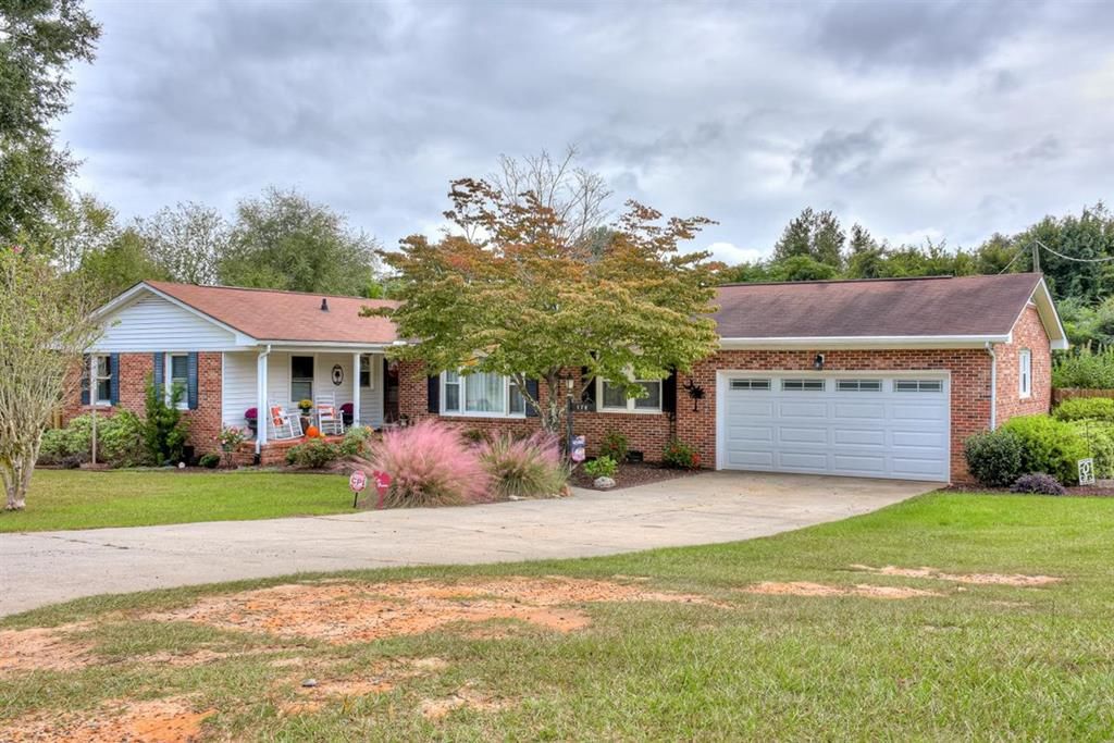 170 Parkwood Dr, Williston, SC 29853 4 Bed, 2 Bath SingleFamily Home