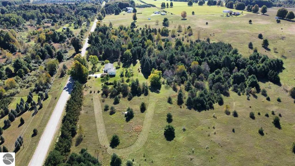 8148 Crystal Springs Rd, Bellaire, MI 49615