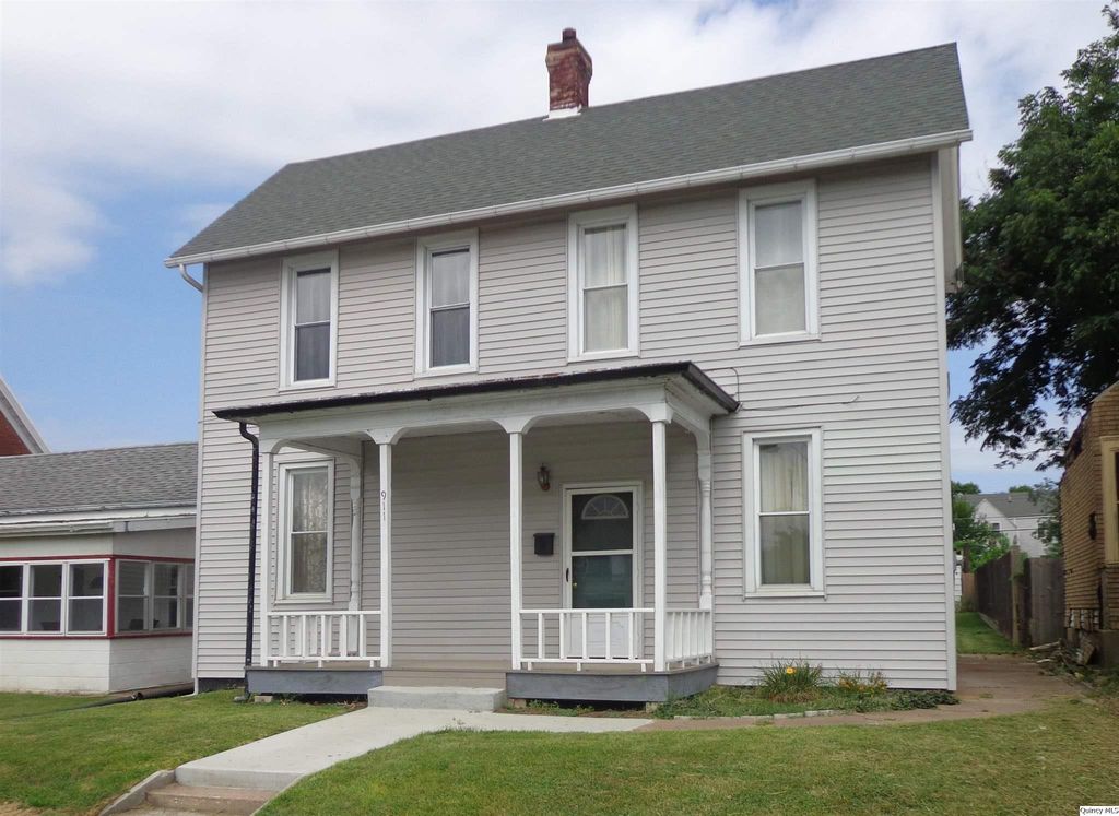 911 Adams St, Quincy, IL 62301