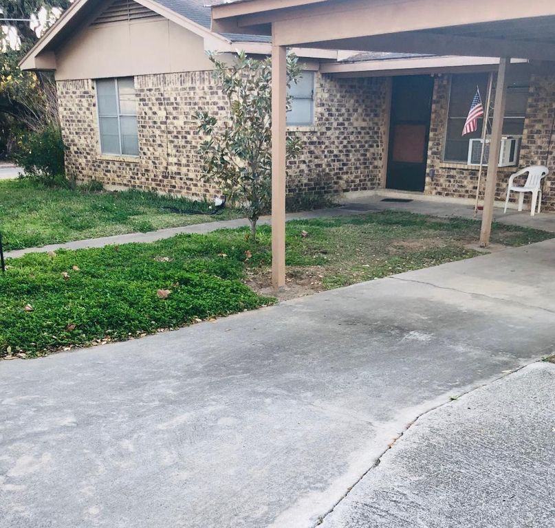 1201 Gillette St, Pleasanton, TX 78064