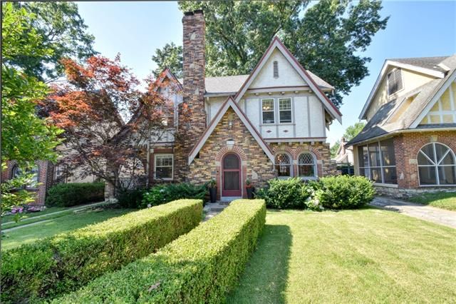 633 E Gregory Blvd, Kansas City, MO 64131