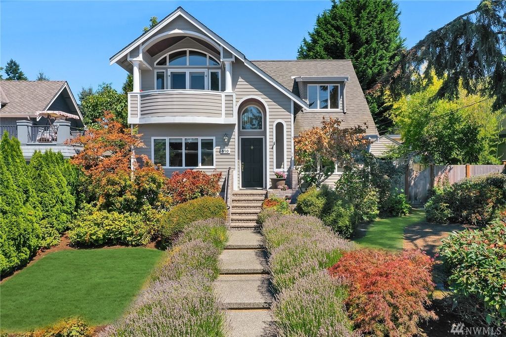 610 13th Ave W, Kirkland, WA 98033
