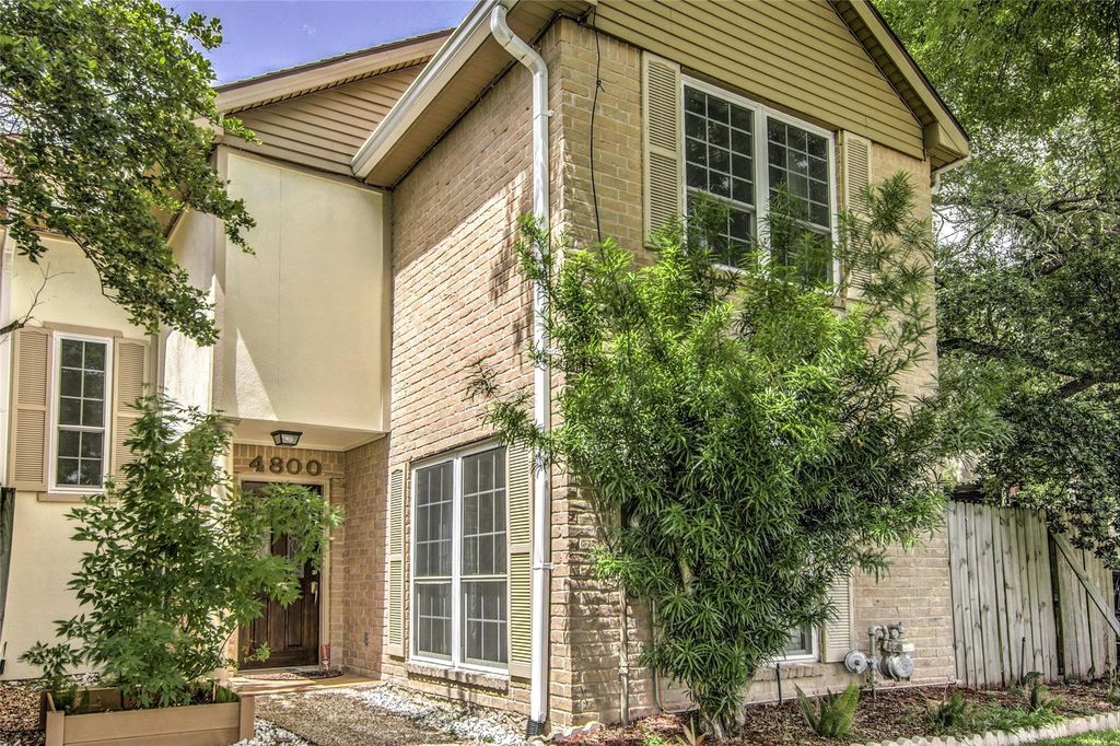 4800 Palmetto St, Bellaire, TX 77401