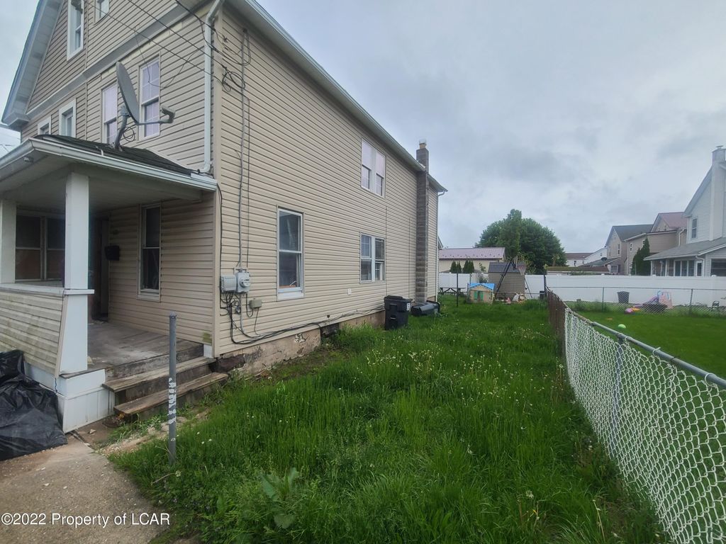 620 Carbon St, Freeland, PA 18224