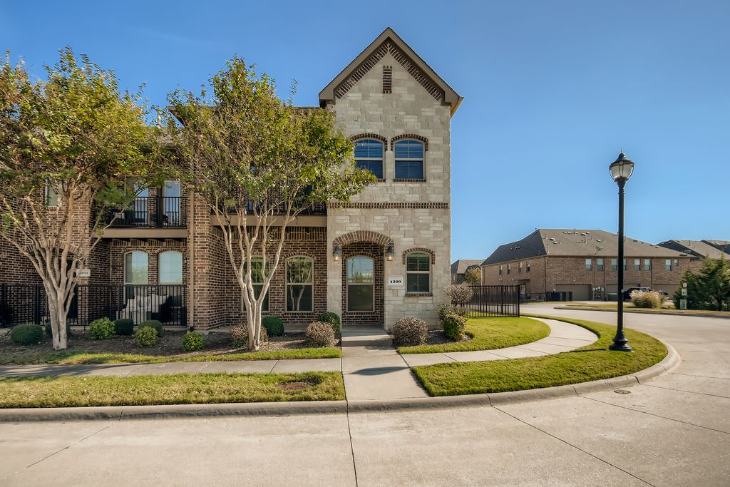 4200 Kiowa Dr, Carrollton, TX 75010