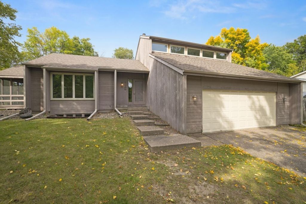 6303 Doron Ln, Edina, MN 55439