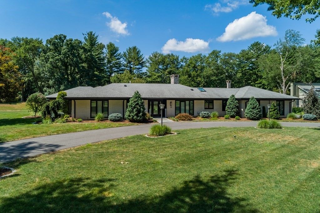 10 Prynne Ridge Rd, Longmeadow, MA 01106 2 Bed, 3 Bath SingleFamily