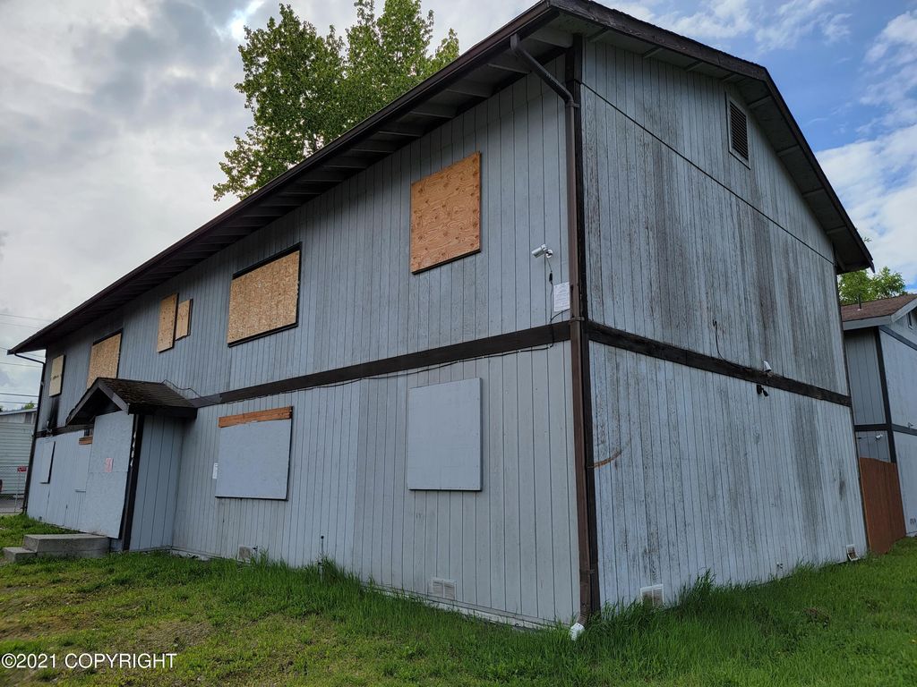 4404 Thompson Ave, Anchorage, AK 99508