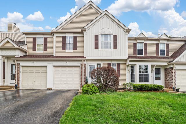 1543 Apple Grove Ln, Westmont, IL 60559