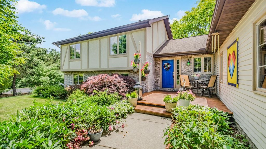 728 Rose Dr, Ann Arbor, MI 48103