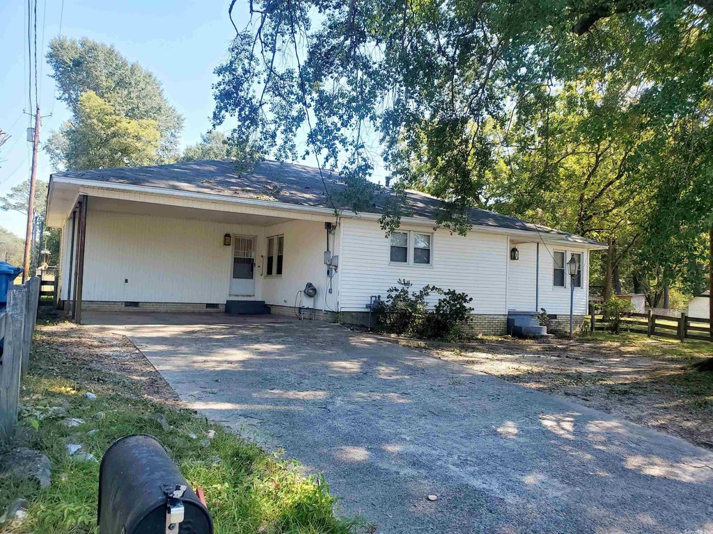 935 Division St, Malvern, AR 72104