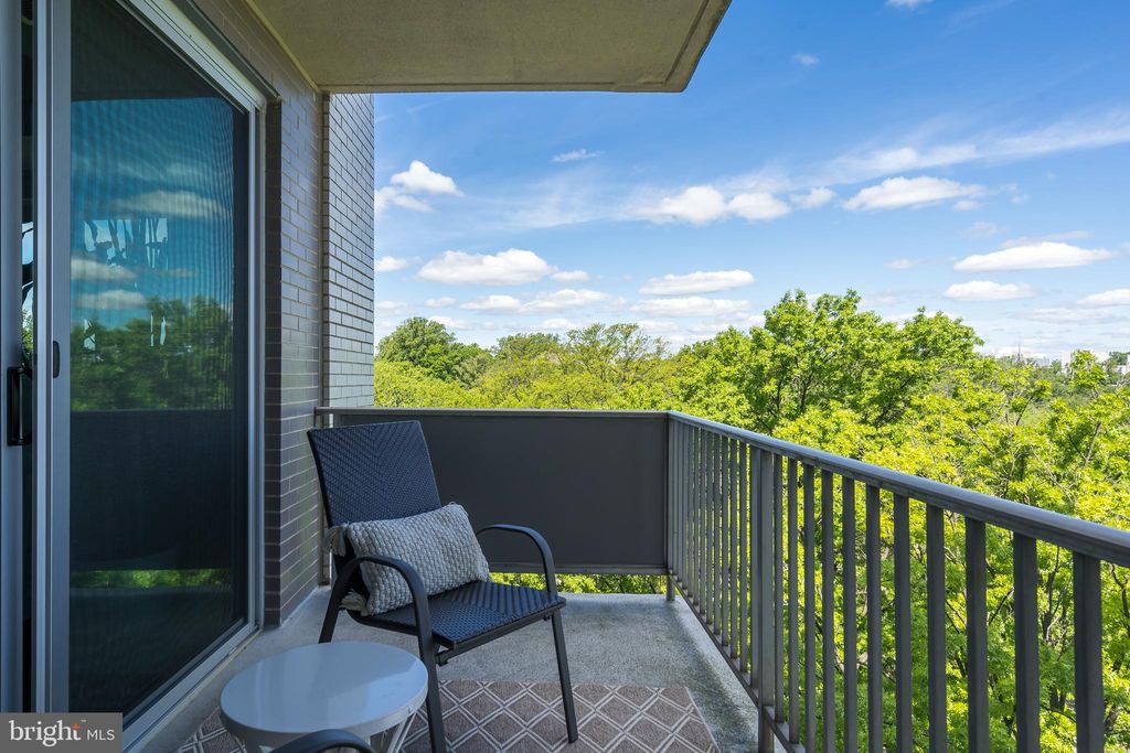 8315 N Brook Ln #2-905, Bethesda, MD 20814