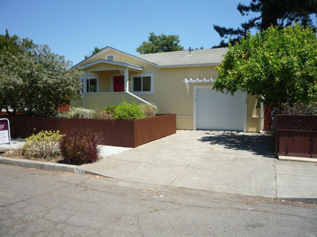 566 Monroe St, Napa, CA 94559