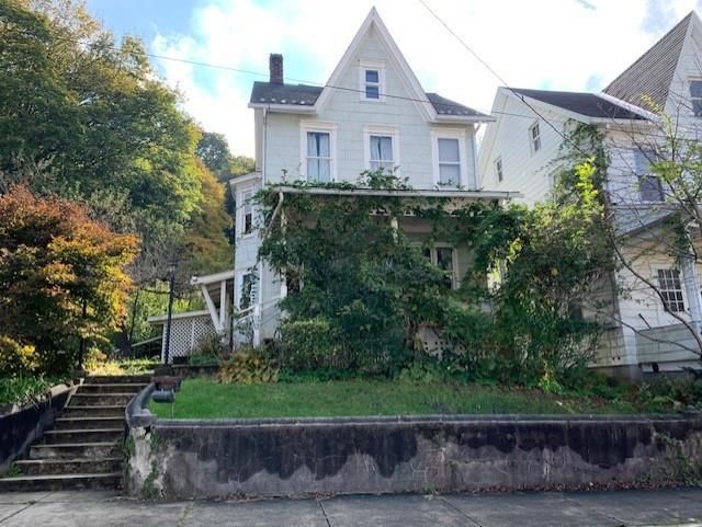 205 E South St, Slatington, PA 18080