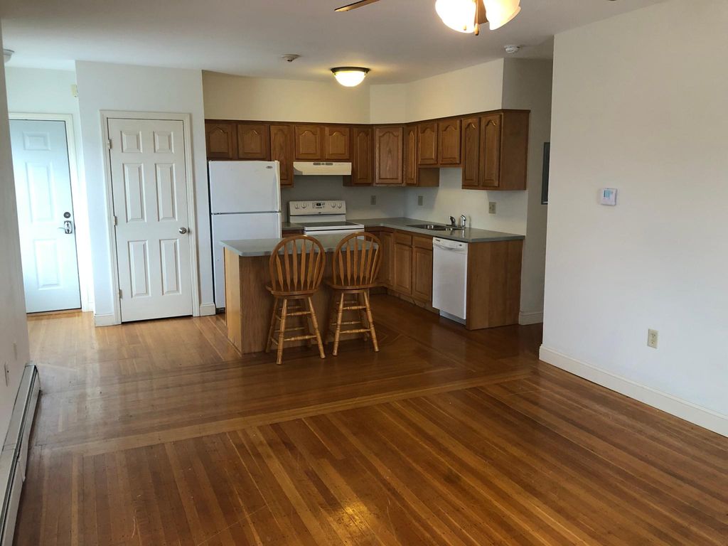 418 Pontiac Ave #6, Cranston, RI 02910