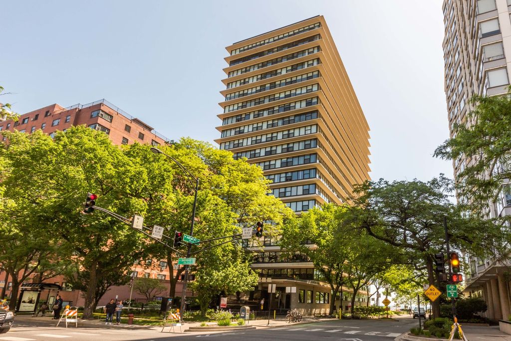5801 N Sheridan Rd #5B, Chicago, IL 60660
