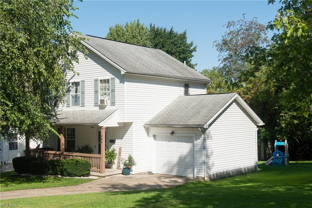 906 W Woodland Ave, Youngstown, OH 44502