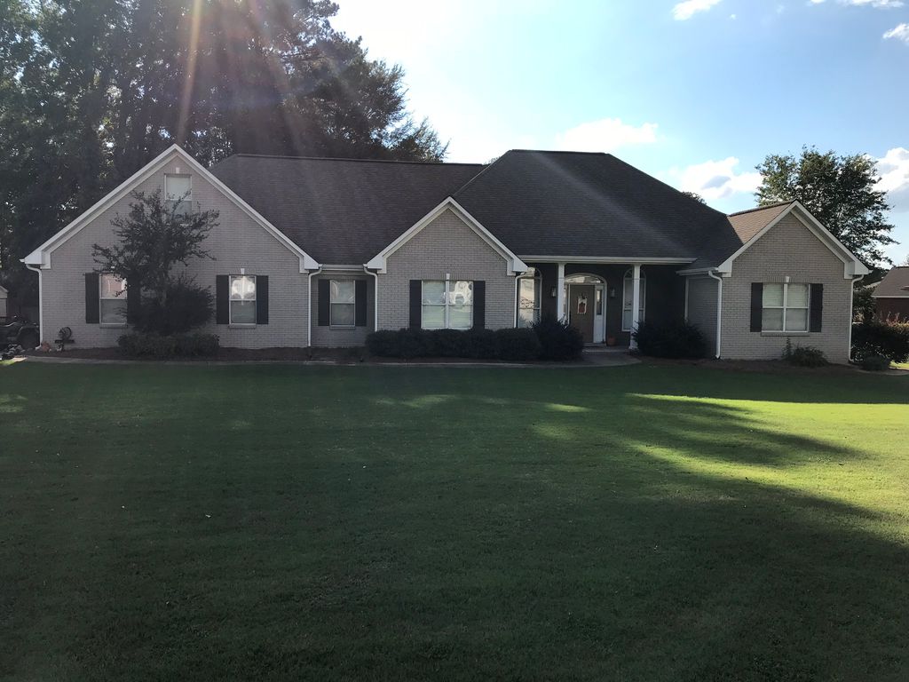 107 Fox Dr, Fulton, MS 3 Bed, 3 Bath SingleFamily Home 12 Photos
