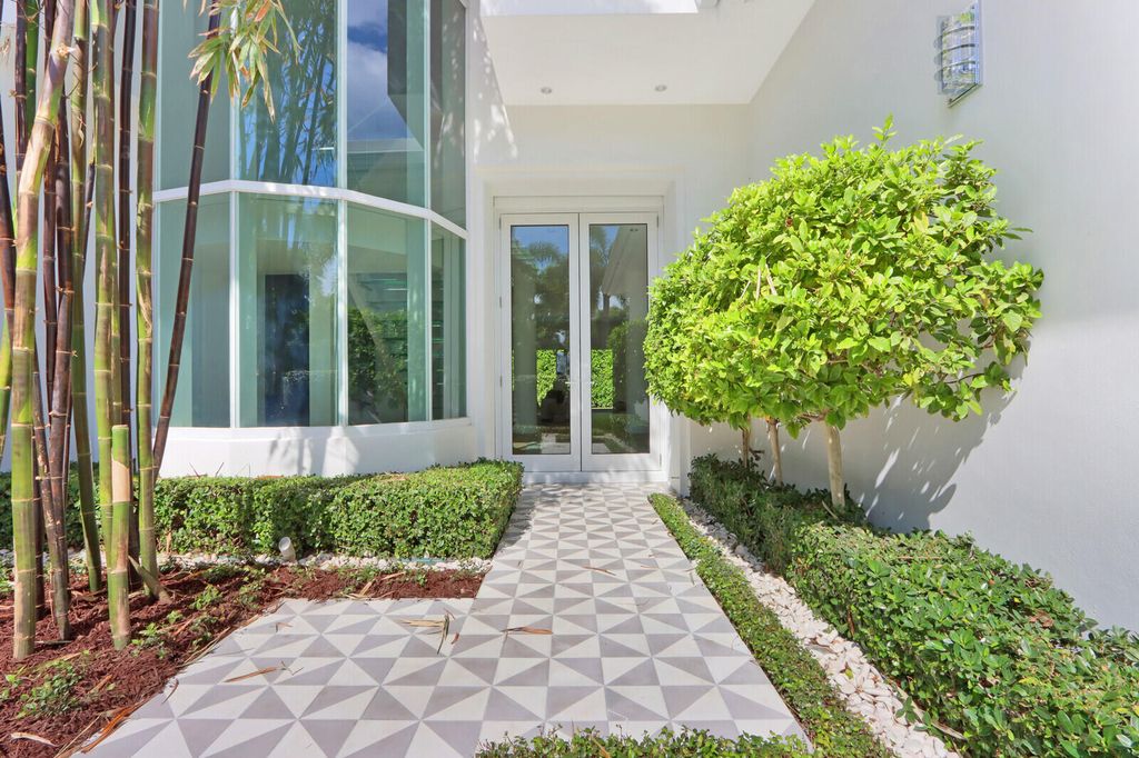 215 Indian Rd, Palm Beach, FL 33480
