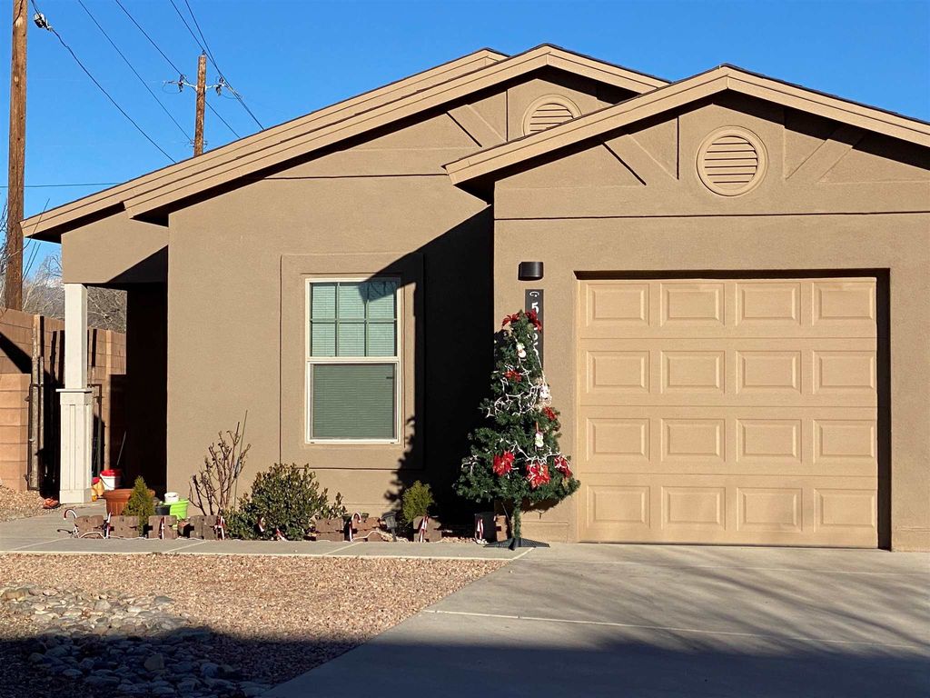 5229 Via Del Cielo, Santa Fe, NM 87507