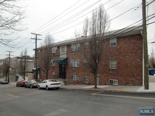 44 Dempsey Ave #9, Edgewater, NJ 07020