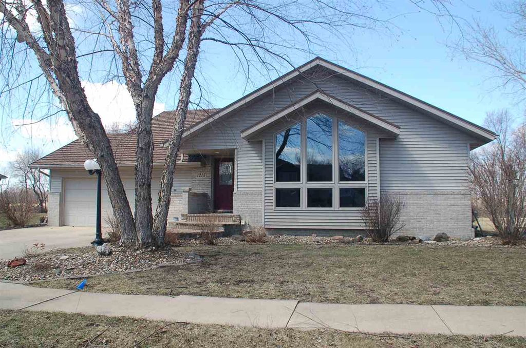 1215 3rd St NE, Oelwein, IA 50662 Trulia