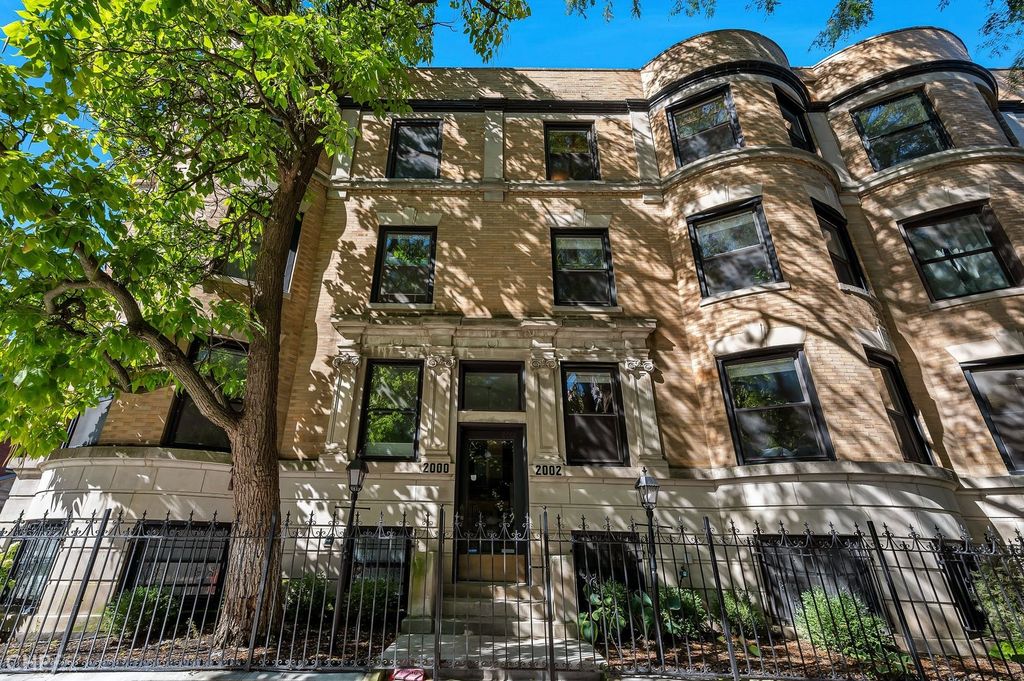 2002 N Howe St #3N, Chicago, IL 60614