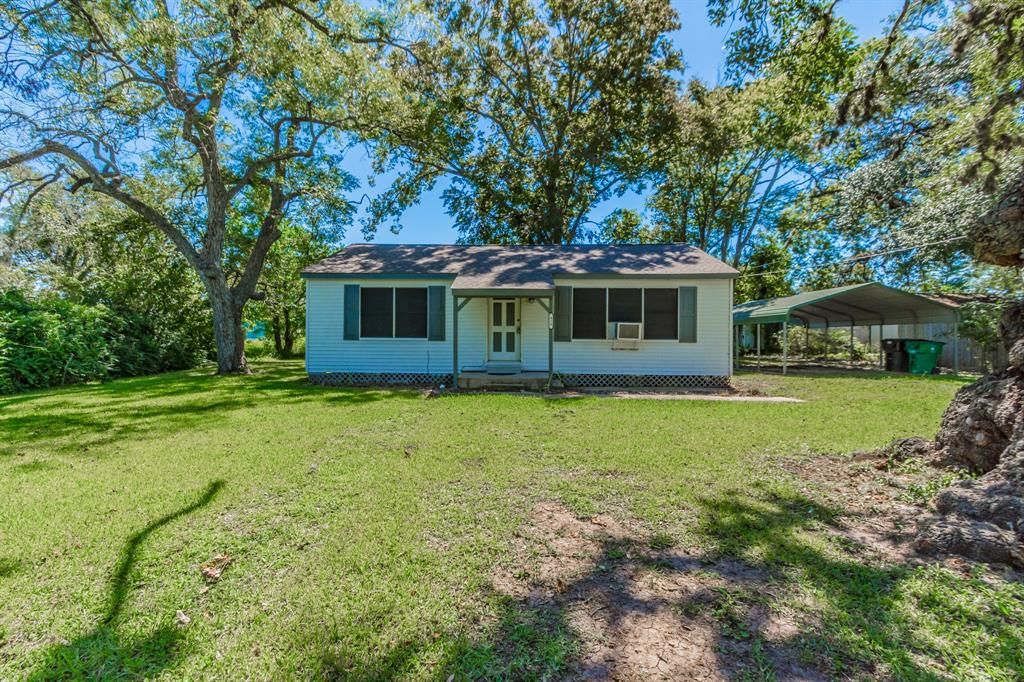 410 E Smith St, Brazoria, TX 77422