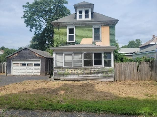 2 Dartmouth St, Schenectady, NY 12304