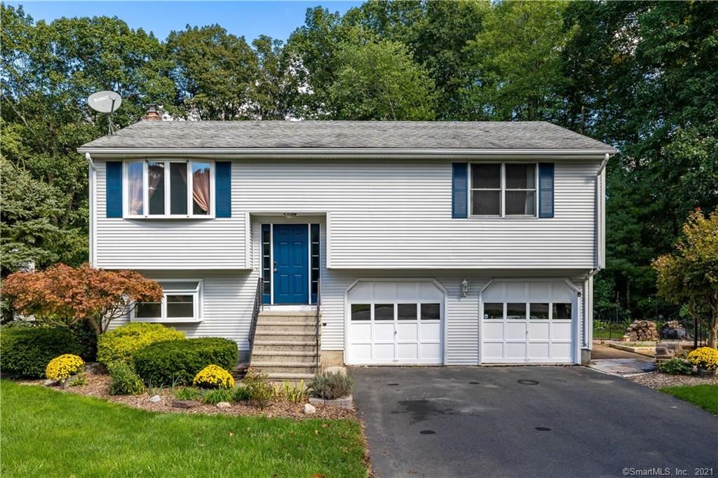 105 Harold Rd, Farmington, CT 06032