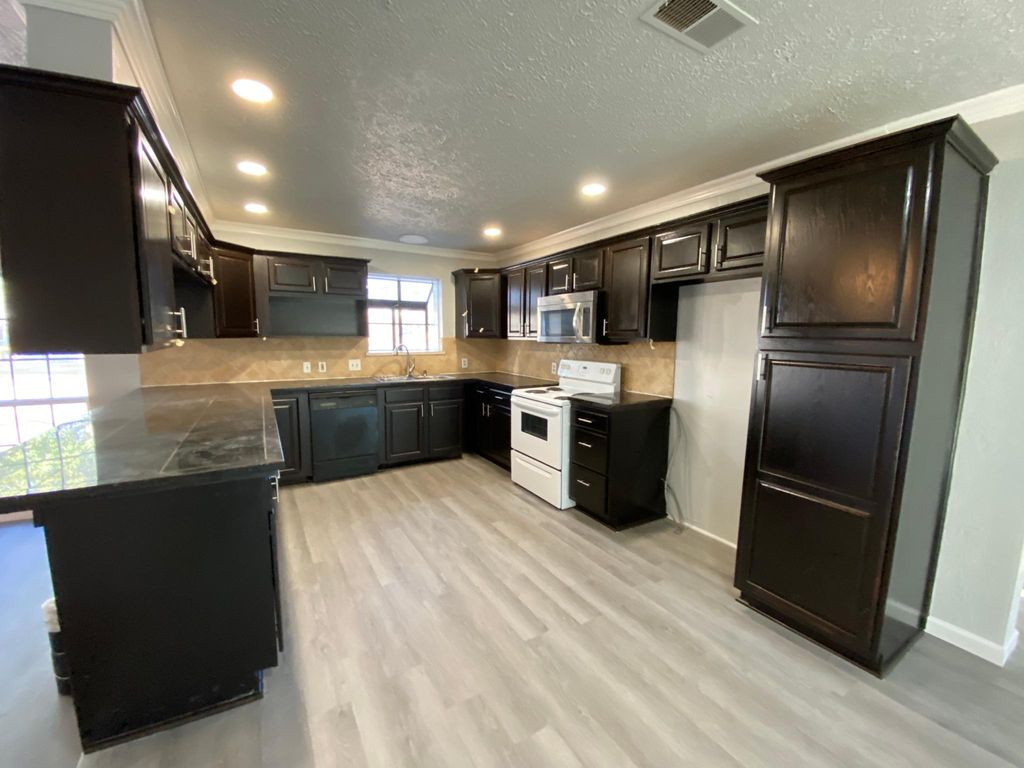 414 Arlington St, Mansfield, TX 76063