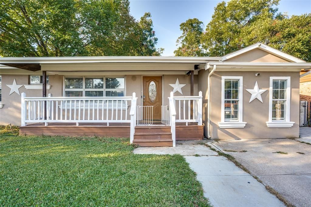 10555 Plummer Dr, Dallas, TX 75228