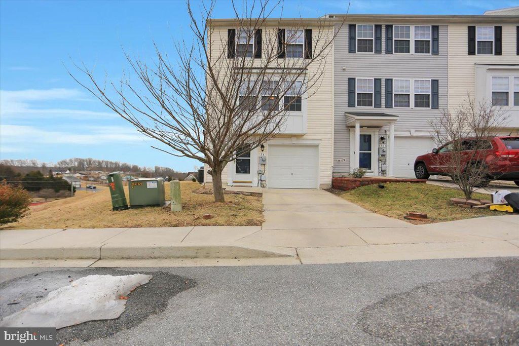 54 Council Ct, Falling Waters, WV 25419