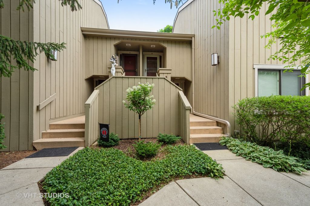 766 Oak Hill Rd #B, Barrington, IL 60010
