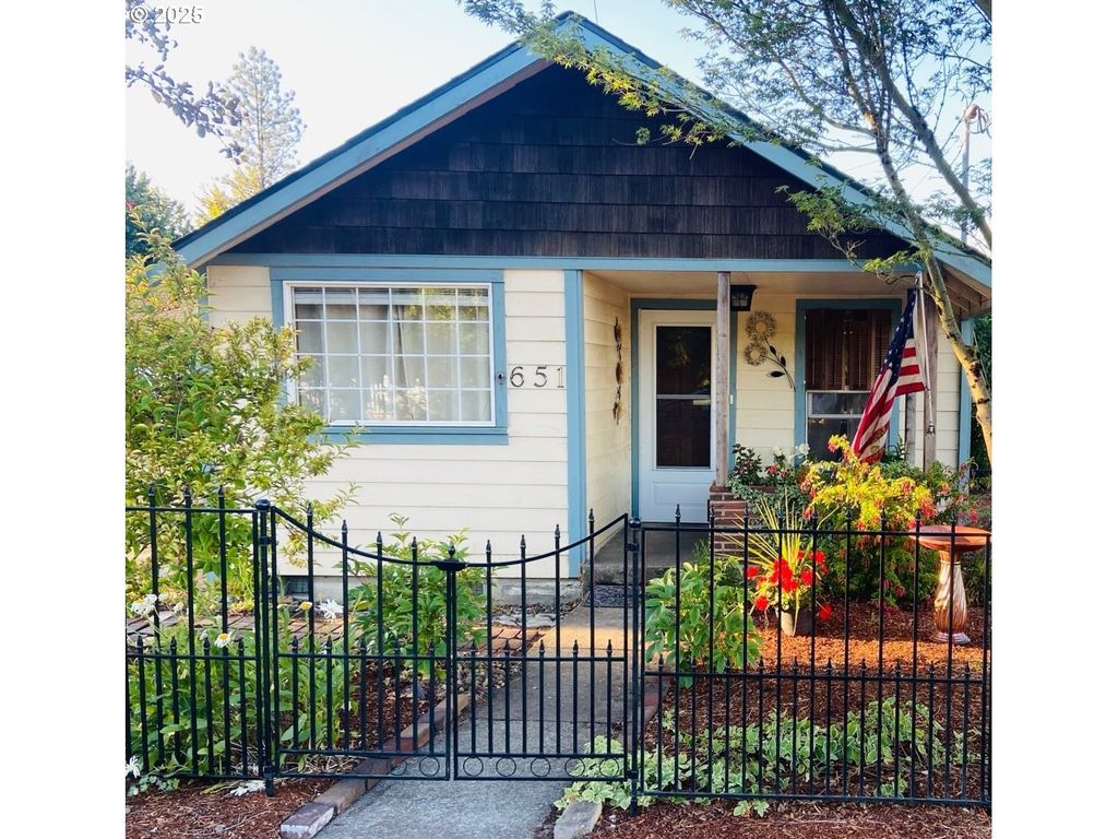 651 NE Main St, Willamina, OR 97396