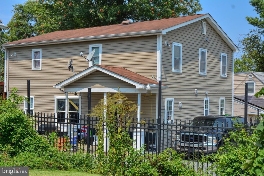 6018 67th Pl, Riverdale, MD 20737