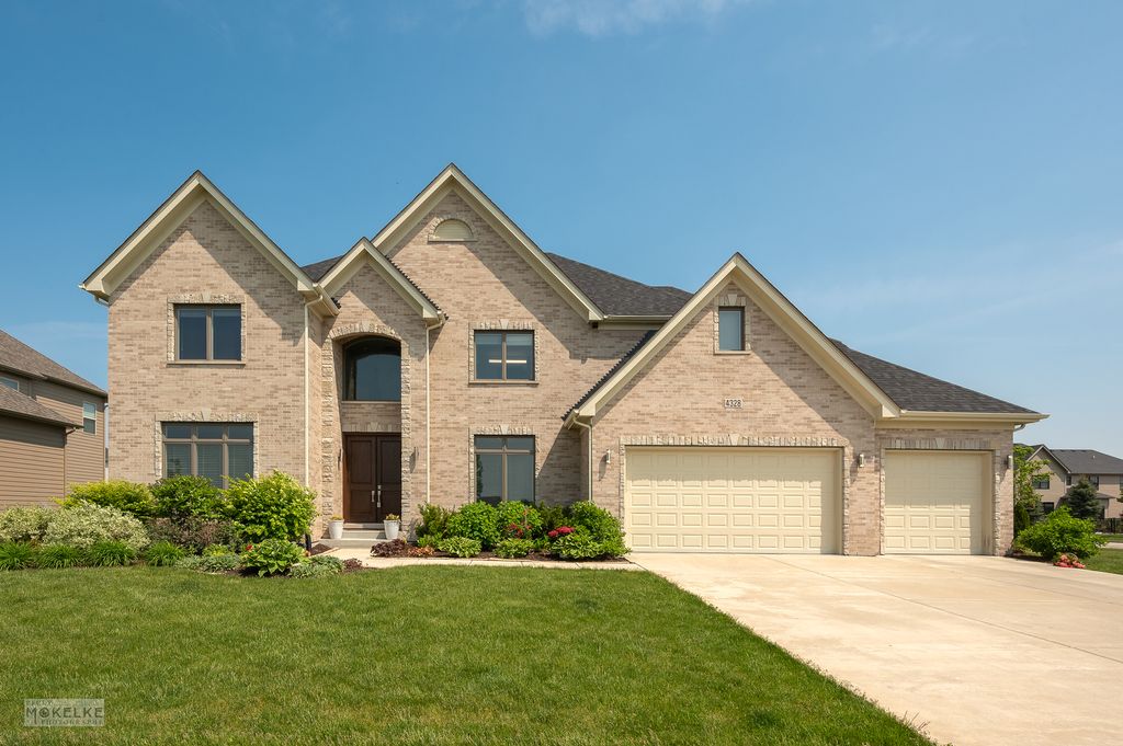 4328 Chinaberry Ln, Naperville, IL 60564