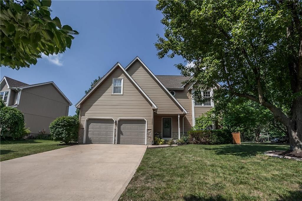 15200 Outlook St, Overland Park, KS 4 Bed, 4 Bath Single 15200 Outlook St, Overland Park, KS 4 Bed, 4 Bath Single