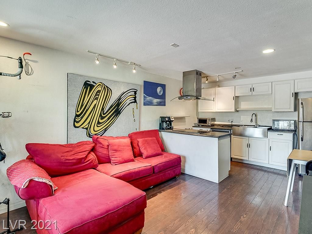 3712 Royal Crest St #14, Las Vegas, NV 89119