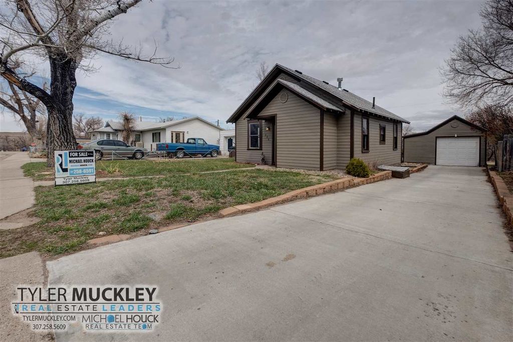 220 S 2nd St, Glenrock, WY 82637 Trulia