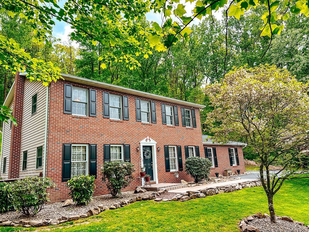 19 Ashmar Dr, Duncannon, PA 17020