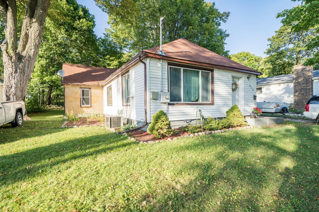 513 Clinton St, Marshall, MI 49068