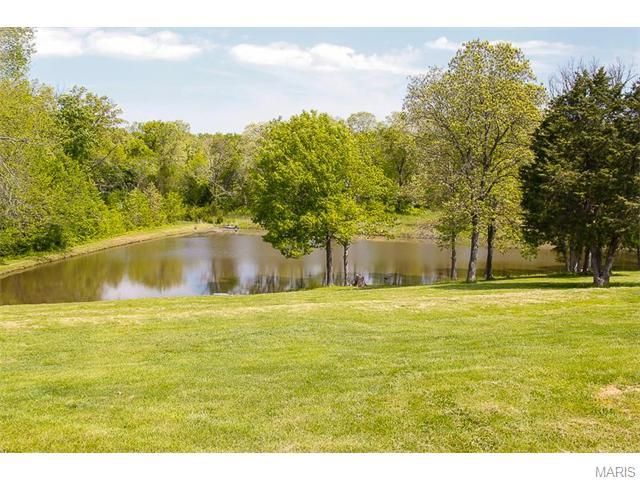 2465 Gravois Rd, Saint Clair, MO 63077