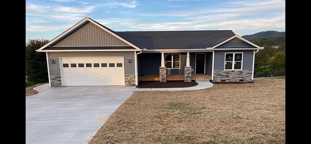 11 Clover Mountain Ln, Weaverville, NC 28787