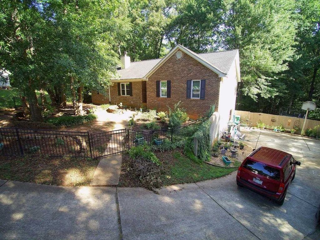 325 Lacebark Ln, Hampton, GA 30228