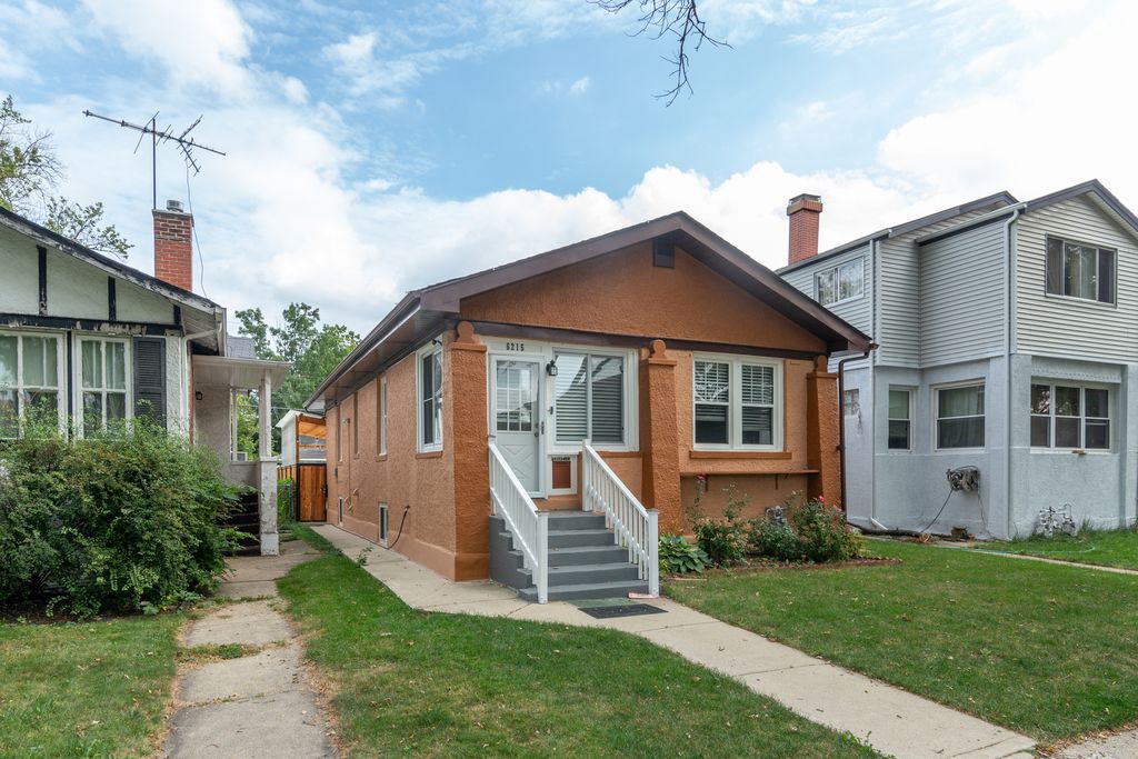 6215 N Maplewood Ave, Chicago, IL 60659