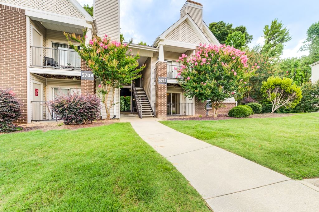 600 Scotia Ln #58-13B, Fayetteville, NC 28314
