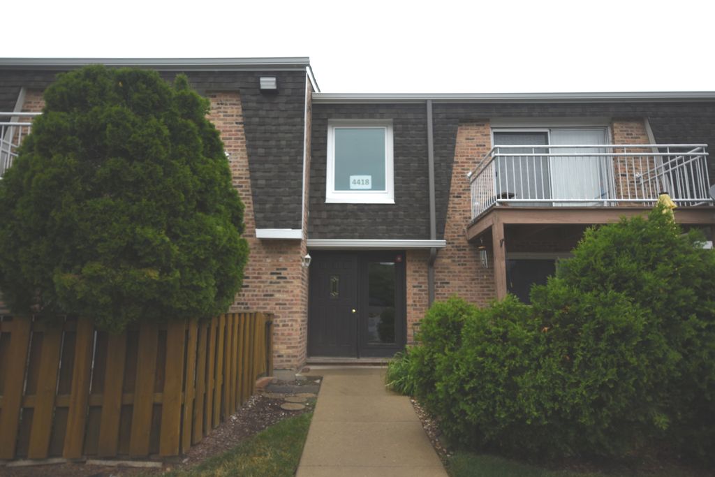 4418 Euclid Ave #2C, Rolling Meadows, IL 60008